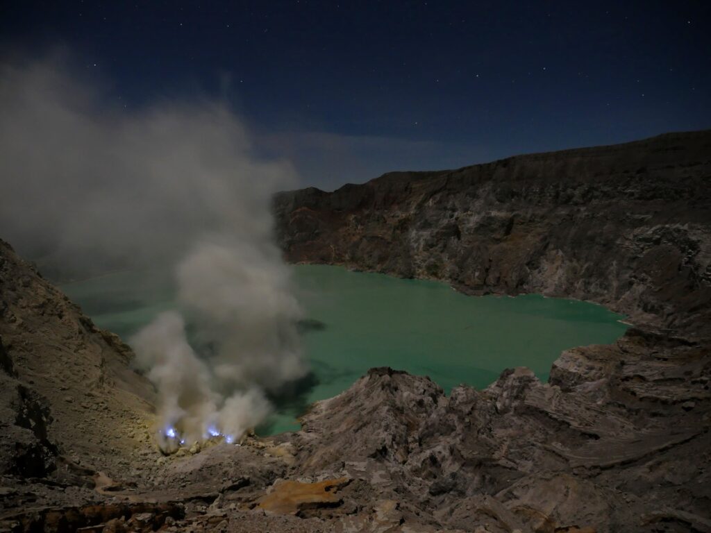 Kawah Ijen, Kabupaten Banyuwangi, Jawa Timur.